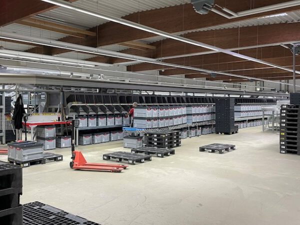 Split Tray Sorter (Dual-Split) / Fallklappensorter / Bombay Sorter, 270 Ziele, inkl. Fördertechnik, Teleskopgurtförderer, lagertechnik