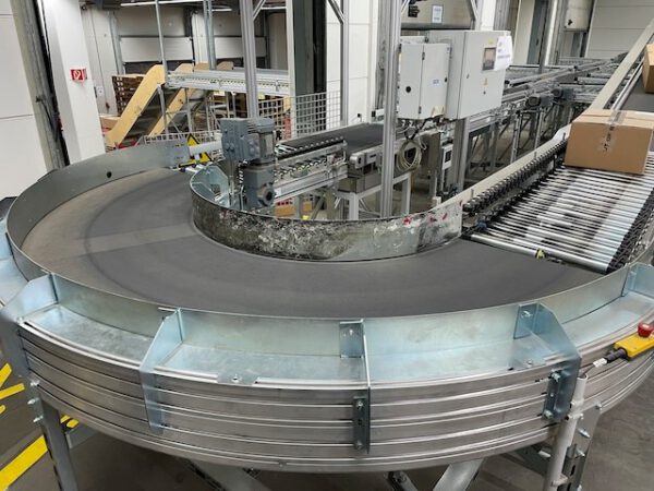 Split Tray Sorter (Dual-Split) / Fallklappensorter / Bombay Sorter, 270 Ziele, inkl. Fördertechnik, Teleskopgurtförderer, – Bild 24