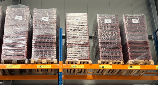 1.000 Stück, Stapelkisten, Lebensmittelgeeignet, Allibert 750x450x165, stapelbar, rot, gelocht – Bild 4