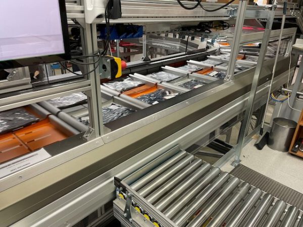 Split Tray Sorter (Dual-Split) / Fallklappensorter / Bombay Sorter, 270 Ziele, inkl. Fördertechnik, Teleskopgurtförderer, – Bild 5