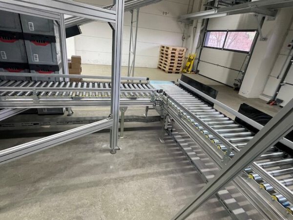 Split Tray Sorter (Dual-Split) / Fallklappensorter / Bombay Sorter, 270 Ziele, inkl. Fördertechnik, Teleskopgurtförderer, – Bild 9
