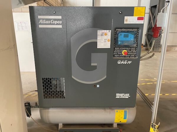 2 x Schraubenkompressor Atlas Copco, 8,25 bar, mit Tank 270L,