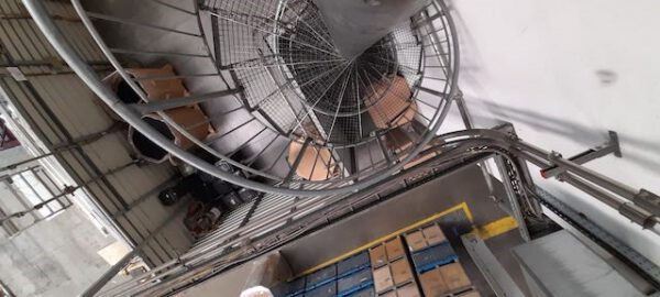 Spindeltreppe, Wendeltreppe Fluchttreppen, feuerverzinkt, 6,30m hoch, mit 1 Podest – Bild 2