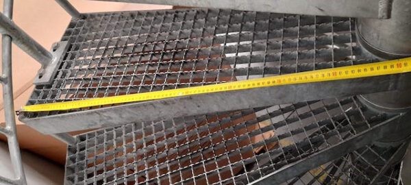 Spindeltreppe, Wendeltreppe Fluchttreppen, feuerverzinkt, 6,30m hoch, mit 1 Podest – Bild 4