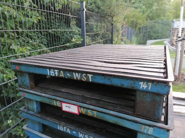 30 Stück Stahlpaletten
