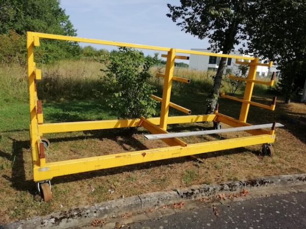 2 seitiger Transportwagen mit 4 Kragarmebenen pro Seite und 3 Stützen