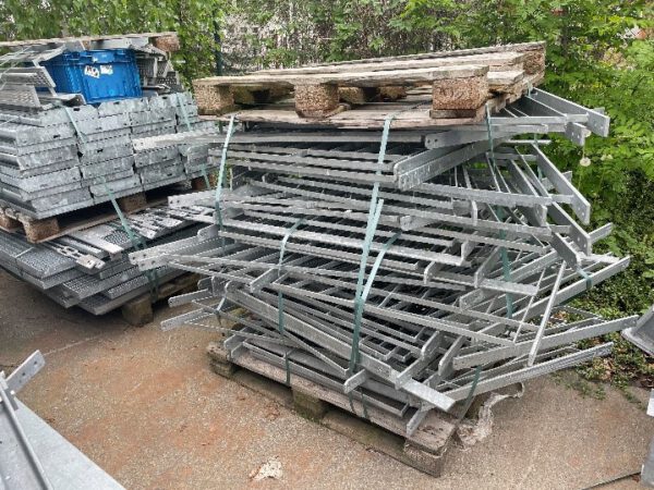 Treppe / Treppenhaus, feuerverzinkt, ca. 6,30m hoch – Bild 12