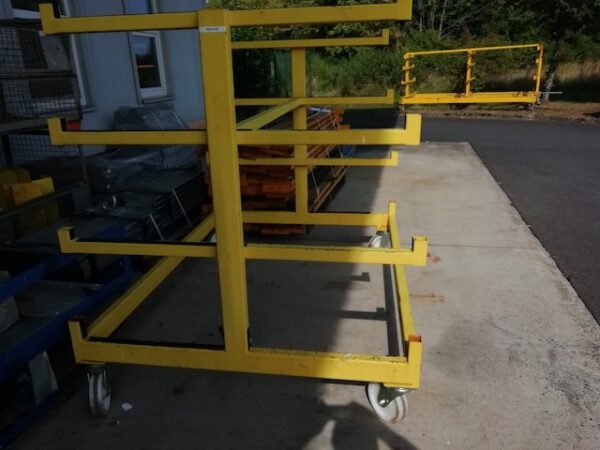 2 seitiger Transportwagen mit 4 Kragarmebenen pro Seite und 2 Stützen – Bild 2