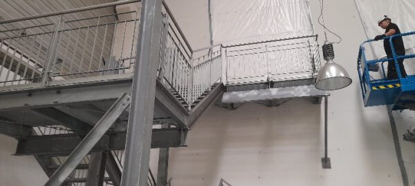 Treppe / Treppenhaus, feuerverzinkt, ca. 6,30m hoch – Bild 2
