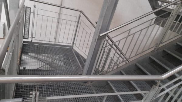 Treppe / Treppenhaus, feuerverzinkt, ca. 6,30m hoch – Bild 5