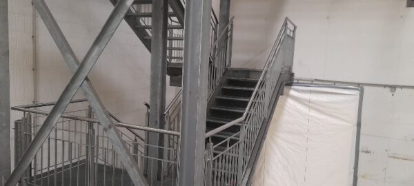 Treppe / Treppenhaus, feuerverzinkt, ca. 6,30m hoch – Bild 7