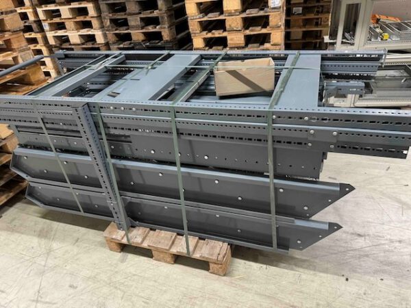 Übergang / Treppe / Überstieg, als Überstieg einer Fördertechnikanlage