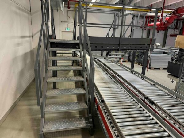 Übergang / Treppe / Überstieg, 3 Treppen lagertechnik