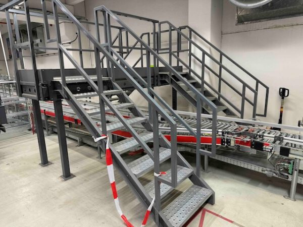 Übergang / Treppe / Überstieg, 3 Treppen lagertechnik
