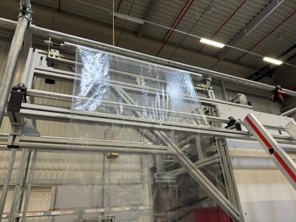 Vollautom. Verpackungsmaschine für Hängetextilien, Polypack -Vollautomat, 40XS mit bis zu 500 Vp/h, inkl. Zuführstrecke für Hängetextil – Bild 11