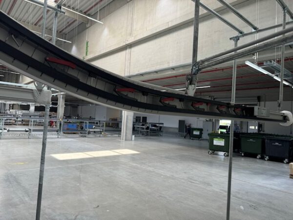 Vollautom. Verpackungsmaschine für Hängetextilien, Polypack -Vollautomat, Typ 40 inkl. Zuführstrecke – Bild 19