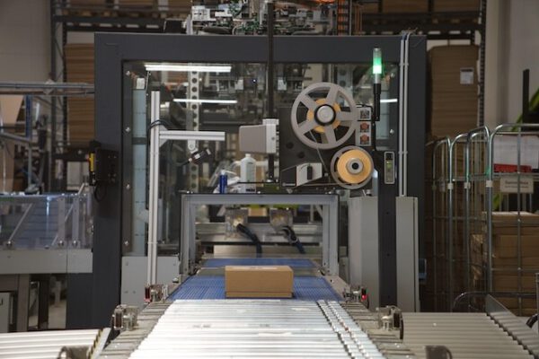 Vollautom. Kartonverpackungsmaschine, individuelle Erstellung der Kartongröße pro Versandgut, Sparck, CVP Everest – Bild 3