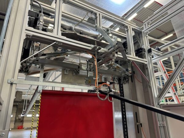 Vollautom. Verpackungsmaschine für Hängetextilien, Polypack -Vollautomat, 40XS mit bis zu 500 Vp/h, inkl. Zuführstrecke für Hängetextil – Bild 8