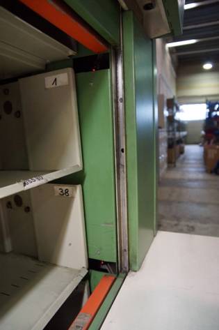 Lagerpaternoster Megamat, 100kg pro Gondel, Gerätehöhe 5,4 m – gebraucht - : lagertechnik