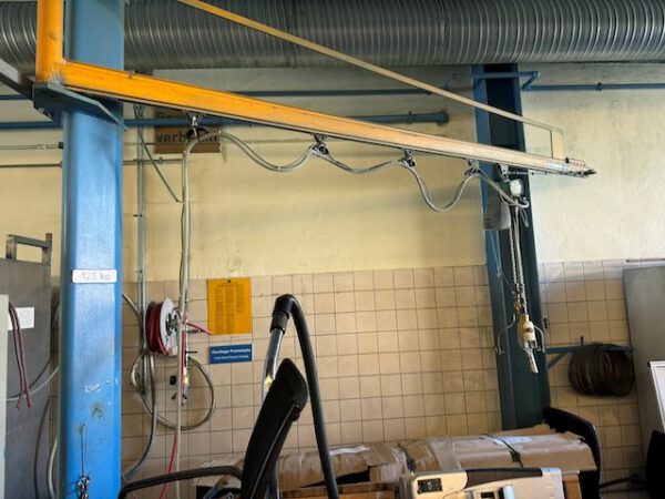 Säulenschwankkran, Demag / J.D. Neuhaus, 125kg mit druckluftbetriebenem Kettenzug