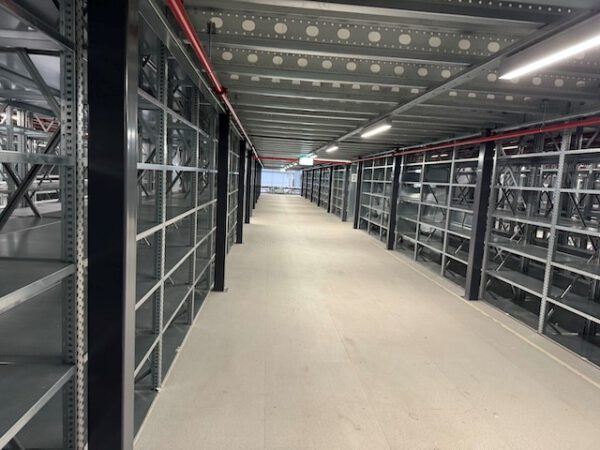 Fachbodenregale, Rauscher, verschiedene Rahmenhöhen, über 400 Felder in Höhe 2,50m, Fachböden 1m x 0,60m – Bild 5