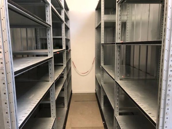 Büro-Fachbodenverschieberegalanlage, schienenloses System, Höhe ca. 2,50m, ca. 127 Felder, – gebraucht - : – Bild 2