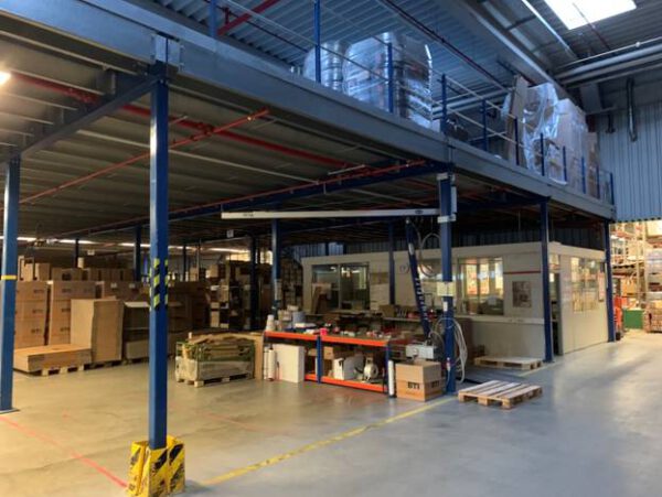 Stahlbau – Lagerbühneanlage (Galerie, Lagerebene), 500kg/m2, ca. 2.100m2 – gebraucht - : lagertechnik