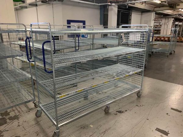 10 Stück Wanzl, Kommissionierwagen, 4 Ebenen, 2,15m lang mit Kupplung für z.B. Movexx Steh-Mitfahr-Schlepper / Ziehhilfen (kann aber auch als normaler Kommissionierwagen genutzt werden) – gebraucht - :