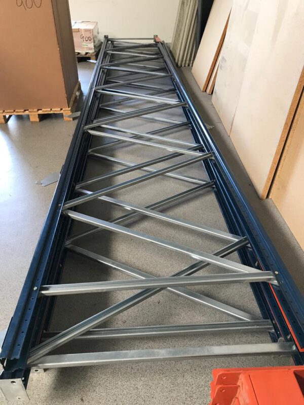 Palettenregal, 33 Palettenplätze, 7,10m Höhe, 2,70er Traversen mit Rückwandgitter und Holzböden – gebraucht – :