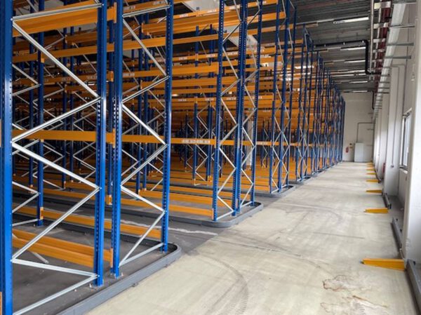 Palettenregal, Jungheinrich, ca. 6,10m hoch, 800kg / Palette, max. 2.600 Stellplätze – gebraucht – :