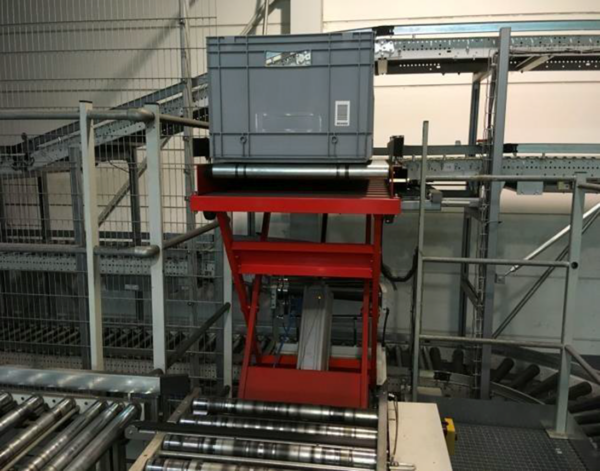 Scherenbubtisch mit angetriebene Rollenbahn – gebraucht -