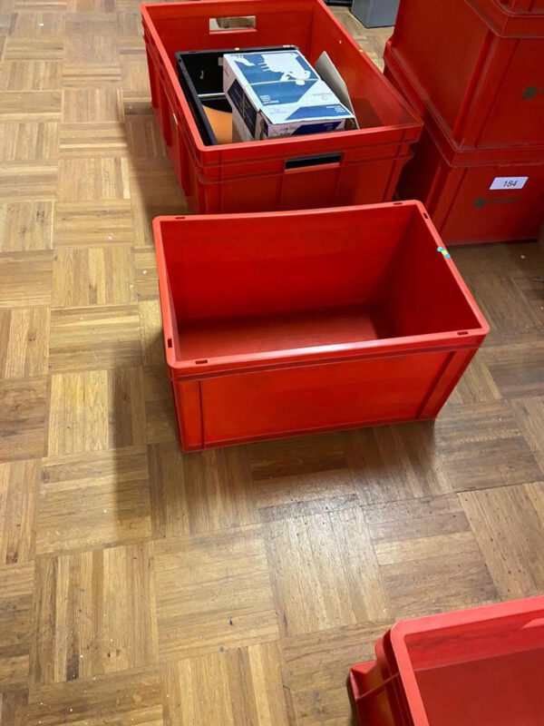 2.000 Stück Euro Stapelbehälter, Stapelbox, Lagerbox, Lagerkästen, rot, 80 x 60, bzw. 60 x 40, ca. 32cm hoch – gebraucht - :