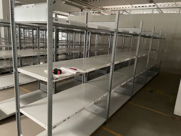 500 Felder Fachbodenregale, Meta, 1,30m x 0,60m - gebraucht - :