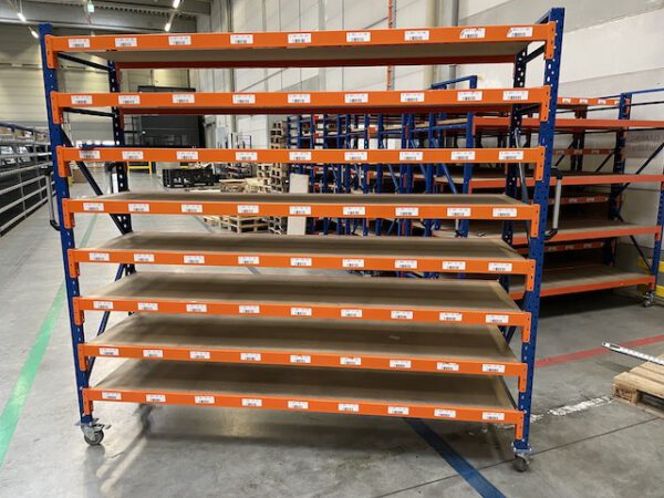 10 Stück, rollbare Weitspanregale, mit 8 Böden (1x nur 4 Böden, 1x 6 Böden)  – gebraucht – :