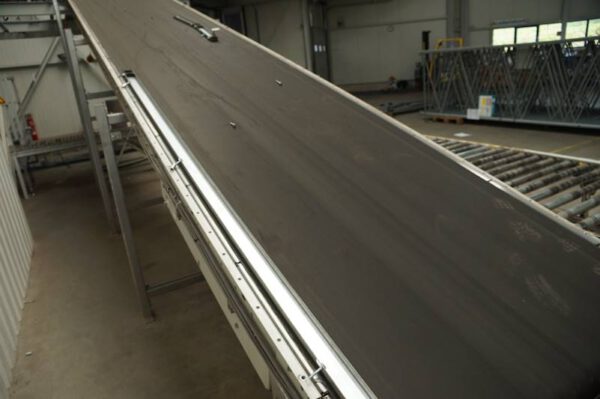 Gurtförderer, angetrieben, ca. 10m lang, 1,30m breit – gebraucht - lagertechnik