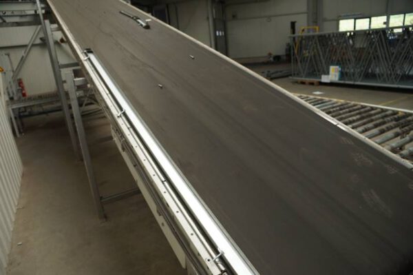 Gurtförderer, angetrieben, ca. 10m lang, 1,30m breit – gebraucht -