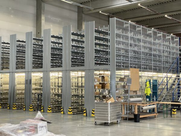Kleine Fachbodenregalanlage, Bito, 1,30m x 0,30m, ca. 288 Felder, 5m Höhe – gebraucht – :