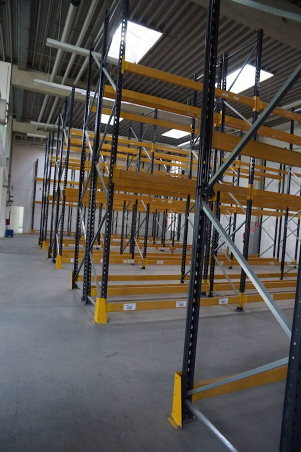 Palettenregal, Rahmenhöhe 5,70m. mind. 500kg / Palette, max. 399 Stellplätze – gebraucht - :