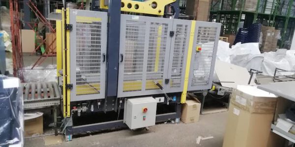 Kartonverschließer (Boden und Deckel) für hohe Kartonagen, inkl. Gurtförderer vor der Maschine und Rollenbahn nach der Maschine – gebraucht - :