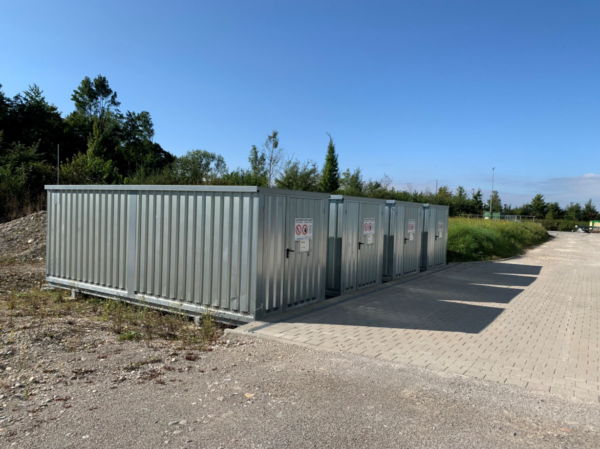 2 x Sicherheitsraum-Container, verzinkt, ca. 6m x 2,35m, H: 2,40m, inkl. Regalen, Heizung, Licht, Ventilator – gebraucht – : lagertechnik