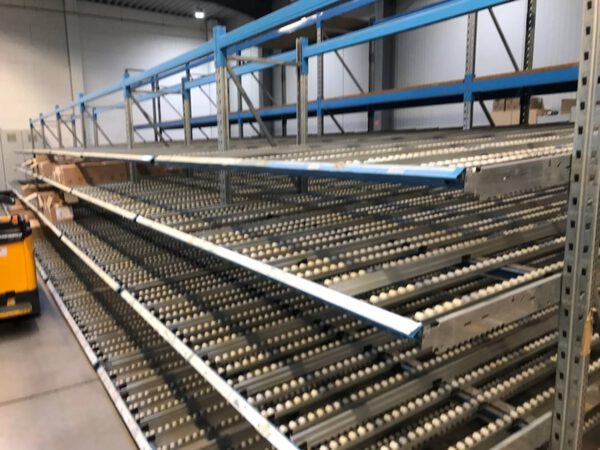 Bito Durchlaufregal bzw. Bereitstellregale, gesamt 12 Felder – gebraucht - :