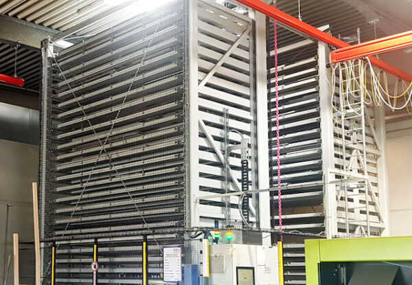 autom. Blechlager bestehend aus 2 Türmen, für Bleche 2x4m, Nutzlast 3.000 kg mit 2 Stationen und Lagerverwaltungssystem, 49 Lagerplätze - gebraucht - :