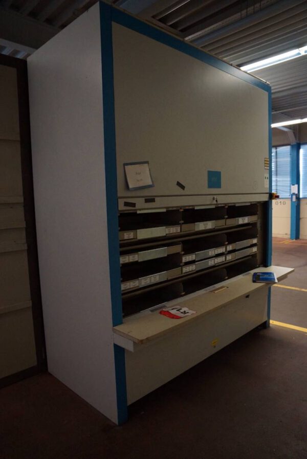 9 Stück Lagerpaternoster, Hänel und Kardex, Höhe zwischen ca. 2,42m und ca. 2,92m, Traglast 80 bis 140kg / Gondel – gebraucht -: