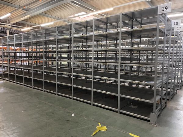 236 Felder, Rahmenhöhe: 3m, Fachböden: 0,80m x 1m, – gebraucht - :