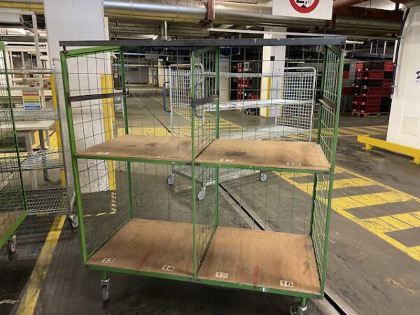 6 Stück Kommissionierwagen mit 4 Fächern und teilweise eine schräge Ablage oben – gebraucht – :