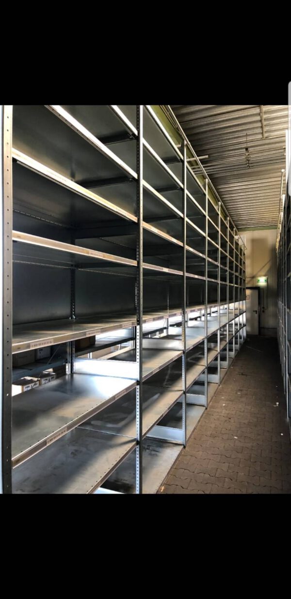 107 Felder Fachbodenregale, meta, Böden 1,30 x 0,60m, Höhe 3m und 3,50m – gebraucht - :