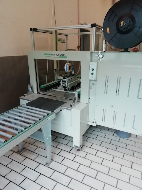 Automatische Klebe - und Umreifungsmaschine von Normpack – gebraucht - : lagertechnik