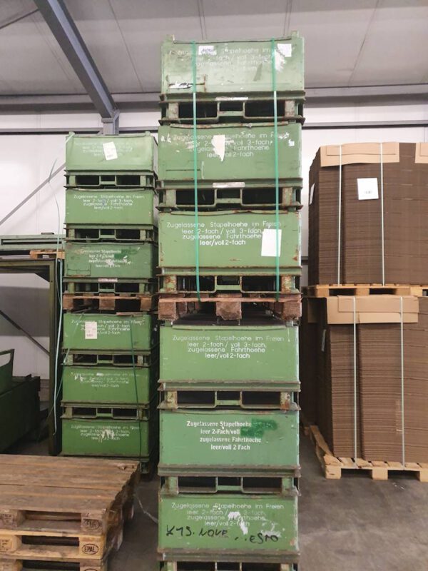 53 Stück Stapelbehälter, Ladungsträger, 800c600x600mm, 500kg Nutzlast – gebraucht - : lagertechnik