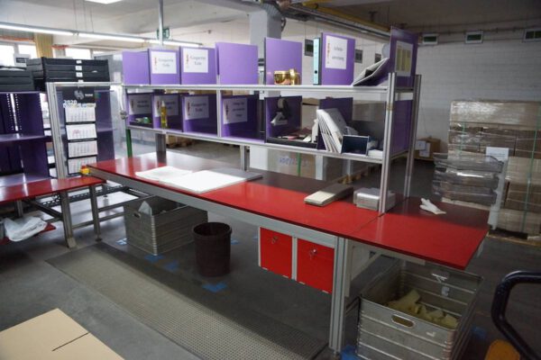 Diverse Arbeitsplätze – gebraucht - :
