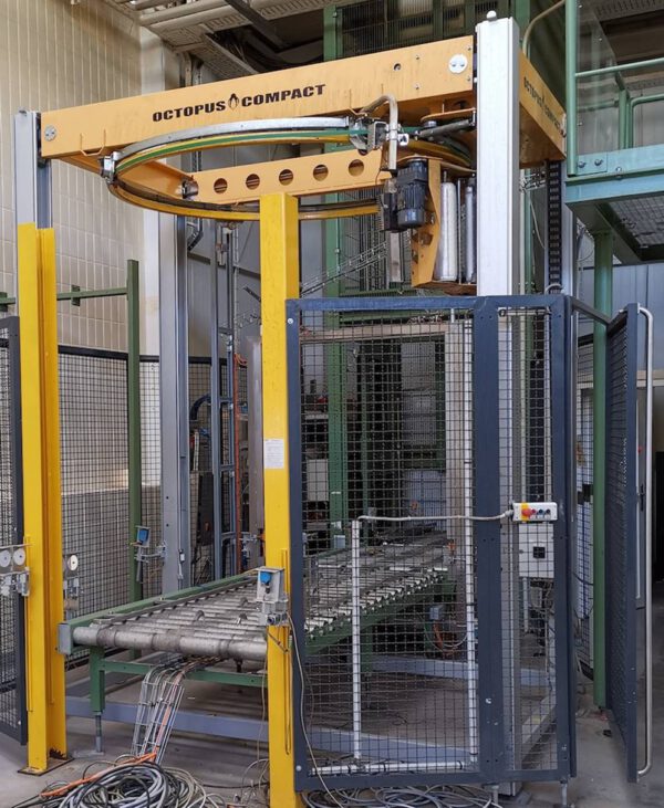 autom. Stretchwickler, Palettenwickler mit Fördertechnik– gebraucht - :